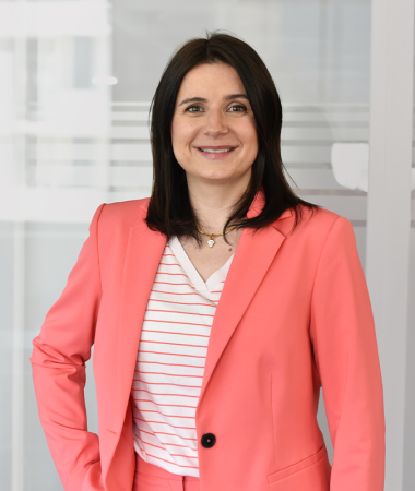 Portraitfoto Mitarbeiterin C Ernst