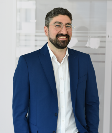 Portraitfoto Mitarbeiter Murat Bican