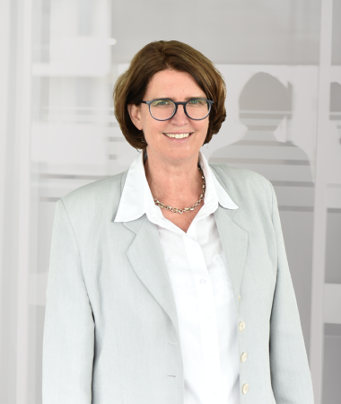 Portraitfoto Mitarbeiterin Petra Discher